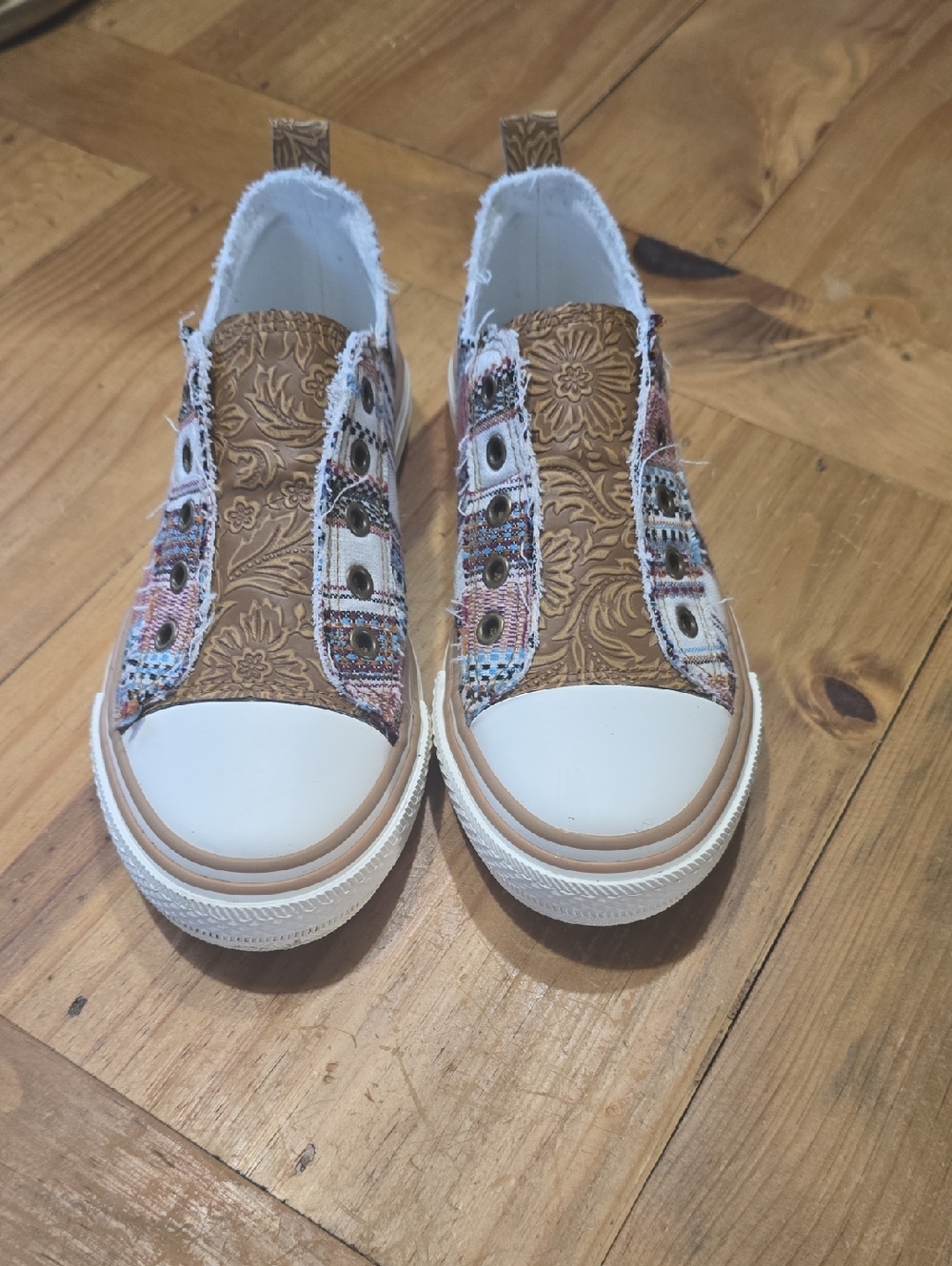 Women's Size 7 Boho Patchwork Slip-On Sneakers in Multi Color - Picture 2 of 5